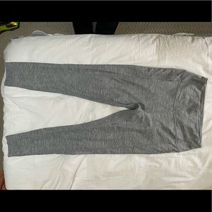 Medium  Victoria’s Secret grey leggings like new